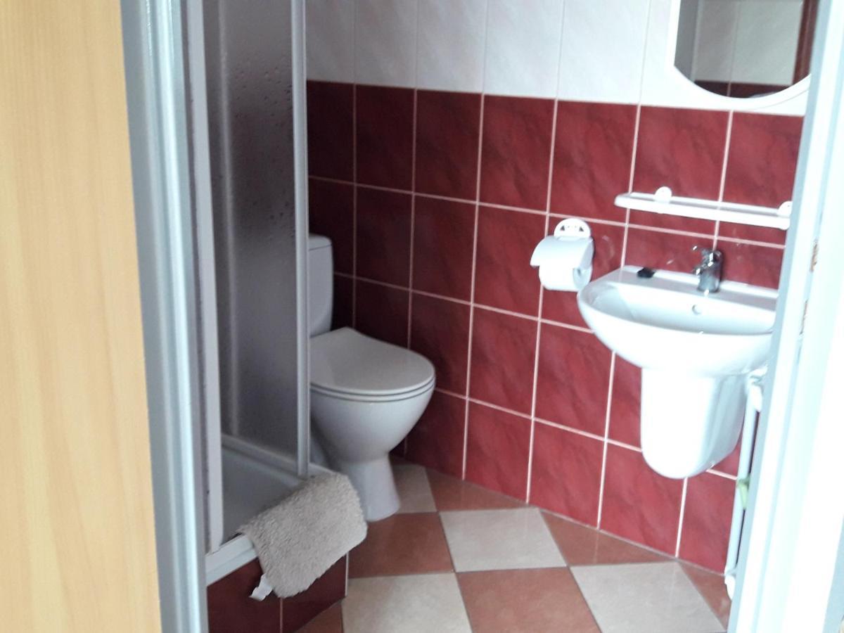 Pokoje Goscinne Akacja Resko Dzwirzyno Exterior photo