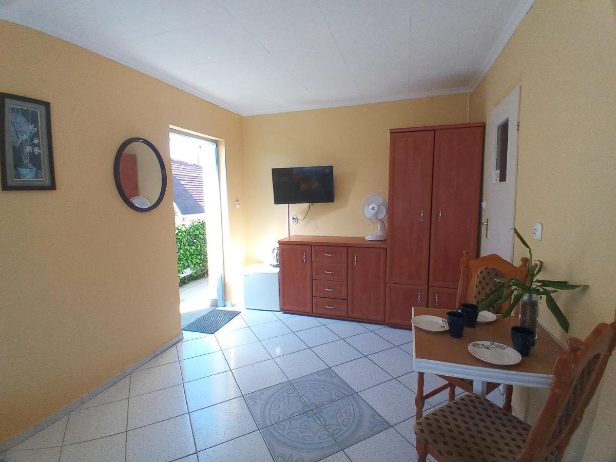 Pokoje Goscinne Akacja Resko Dzwirzyno Exterior photo