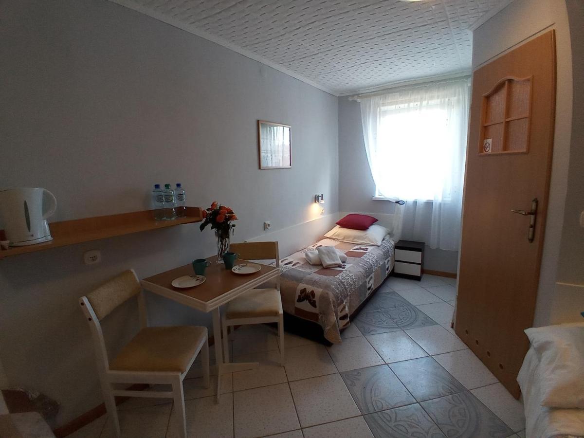 Pokoje Goscinne Akacja Resko Dzwirzyno Exterior photo