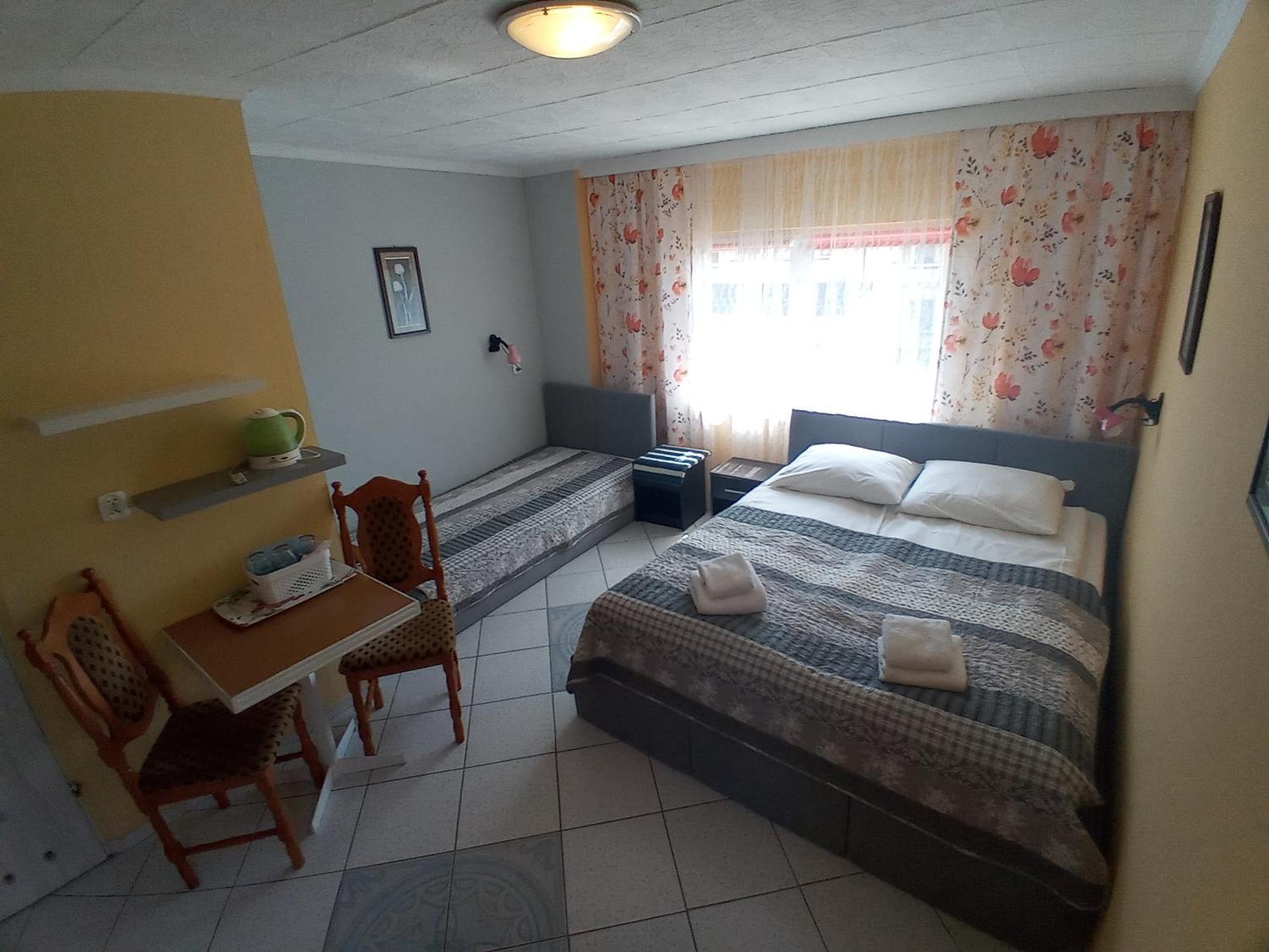 Pokoje Goscinne Akacja Resko Dzwirzyno Exterior photo
